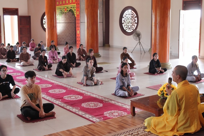One-day Retreat for Students at Giai Lam pagoda, Ha Tinh