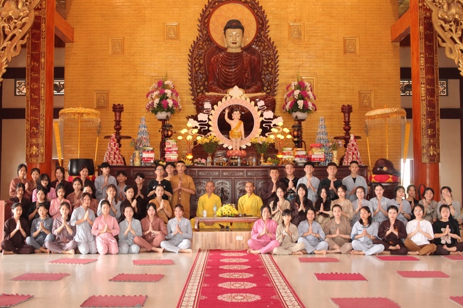 One-day Retreat for Students at Giai Lam pagoda, Ha Tinh