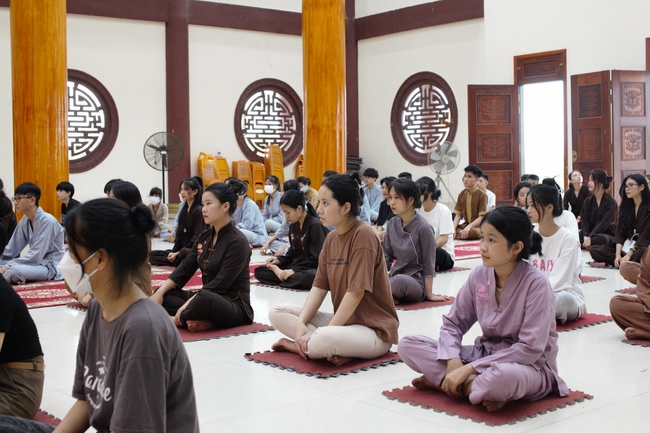 One-day Retreat for Students at Giai Lam pagoda, Ha Tinh