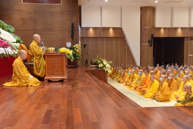 Dharma talk “Reciting Buddha, Reciting Amitabha Buddha” in the 97th Seven-day Retreat