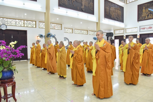 Monks of Hoang Phap Pagoda wishing a long life to the Most Master.