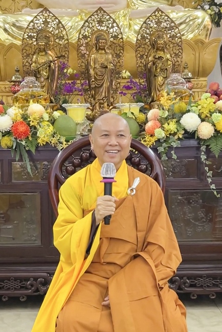 Monks of Hoang Phap Pagoda wishing a long life to the Most Master.