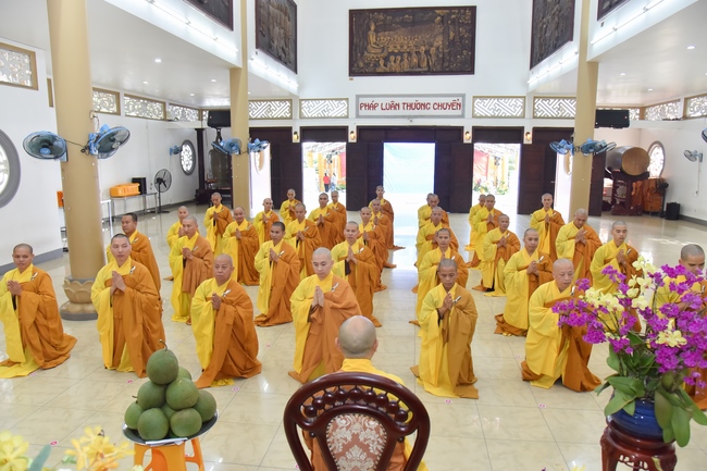 Monks of Hoang Phap Pagoda wishing a long life to the Most Master.