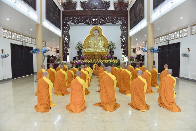Monks of Hoang Phap Pagoda wishing a long life to the Most Master.
