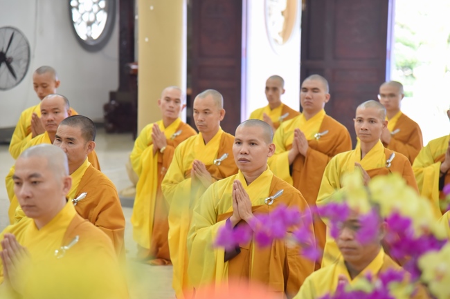Monks of Hoang Phap Pagoda wishing a long life to the Most Master.