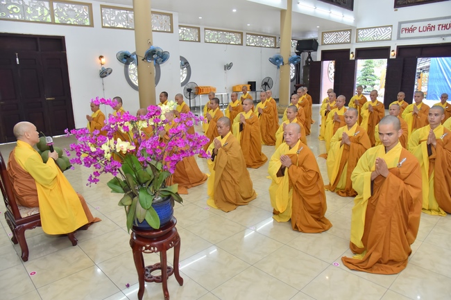 Monks of Hoang Phap Pagoda wishing a long life to the Most Master.