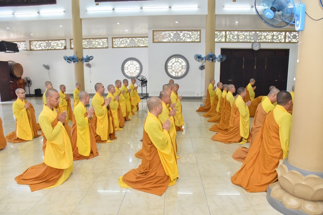 Monks of Hoang Phap Pagoda wishing a long life to the Most Master.