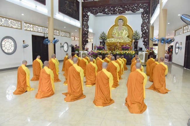 Monks of Hoang Phap Pagoda wishing a long life to the Most Master.