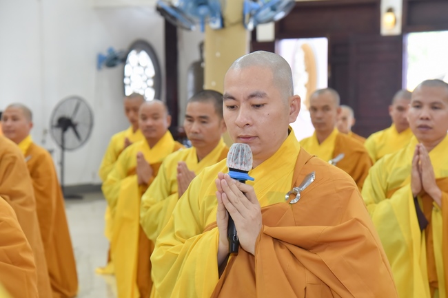 Monks of Hoang Phap Pagoda wishing a long life to the Most Master.