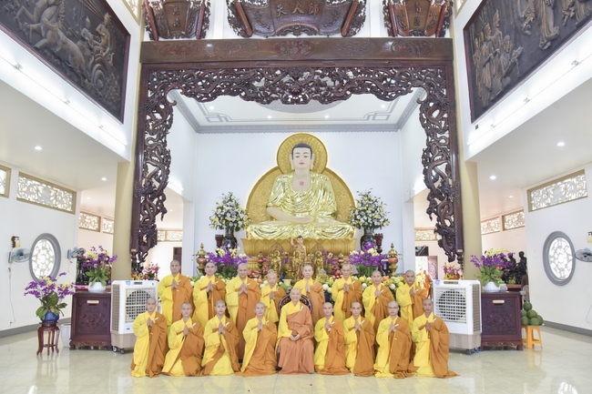 Monks of Hoang Phap Pagoda wishing a long life to the Most Master.