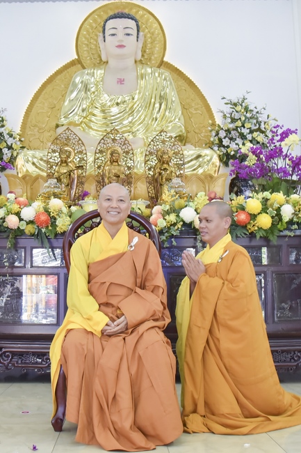Monks of Hoang Phap Pagoda wishing a long life to the Most Master.