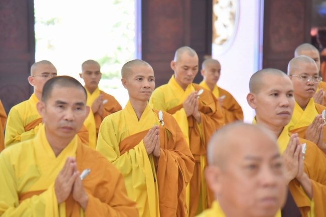 Monks of Hoang Phap Pagoda wishing a long life to the Most Master.