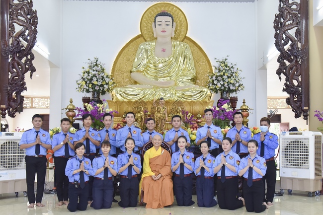 Monks of Hoang Phap Pagoda wishing a long life to the Most Master.