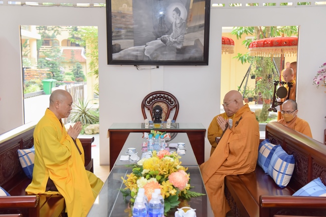 Dharma talk “sharing experiences of practicing” by Most Thich Minh Thong - The 97 th Seven-day Retreat