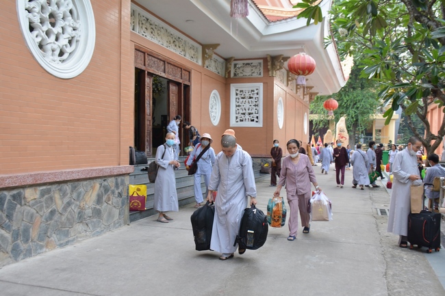 Dharma talk “sharing experiences of practicing” by Most Thich Minh Thong - The 97 th Seven-day Retreat