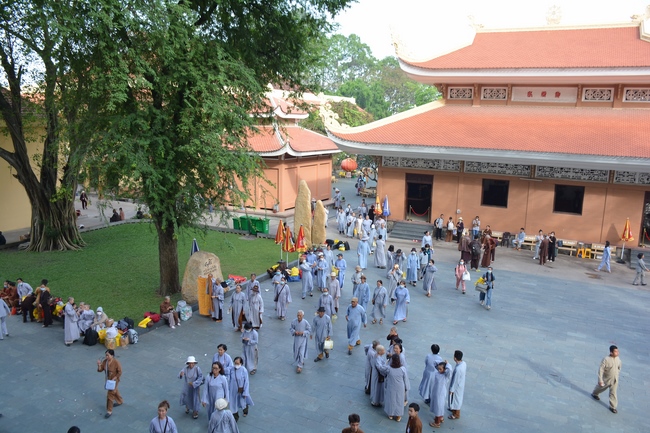 Dharma talk “sharing experiences of practicing” by Most Thich Minh Thong - The 97 th Seven-day Retreat