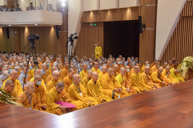 Dharma talk “sharing experiences of practicing” by Most Thich Minh Thong - The 97 th Seven-day Retreat