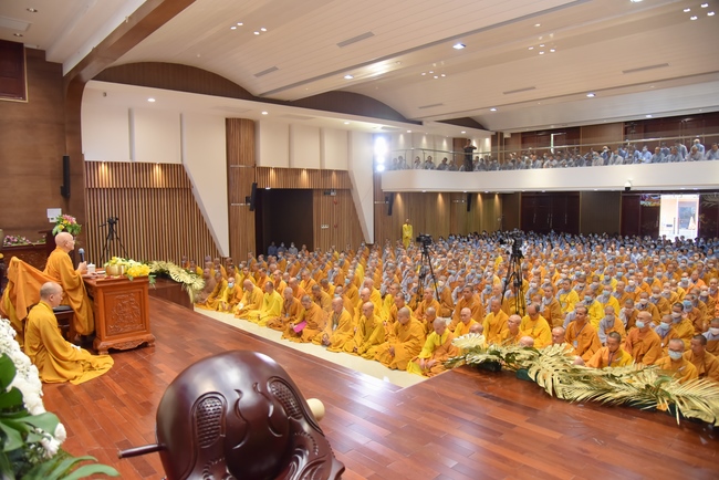 Dharma talk “sharing experiences of practicing” by Most Thich Minh Thong - The 97 th Seven-day Retreat