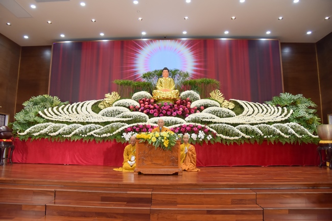 Dharma talk “sharing experiences of practicing” by Most Thich Minh Thong - The 97 th Seven-day Retreat