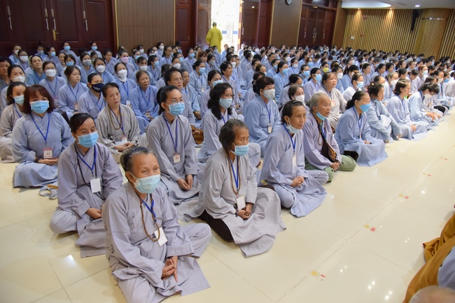 Dharma talk “sharing experiences of practicing” by Most Thich Minh Thong - The 97 th Seven-day Retreat