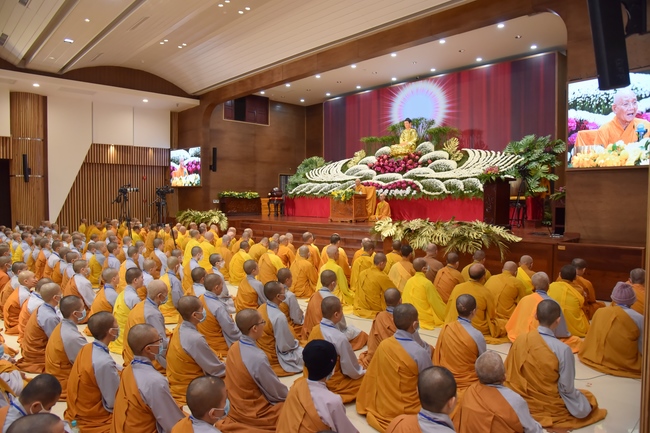 Dharma talk “sharing experiences of practicing” by Most Thich Minh Thong - The 97 th Seven-day Retreat
