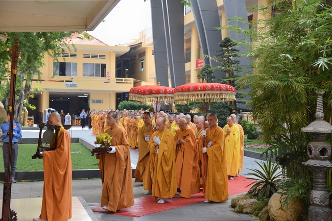 Dharma talk “sharing experiences of practicing” by Most Thich Minh Thong - The 97 th Seven-day Retreat