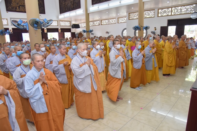 Dharma talk “sharing experiences of practicing” by Most Thich Minh Thong - The 97 th Seven-day Retreat