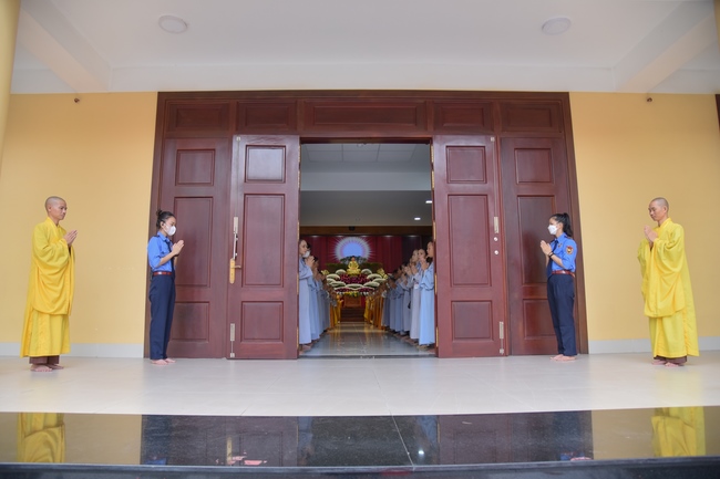 Dharma talk “sharing experiences of practicing” by Most Thich Minh Thong - The 97 th Seven-day Retreat