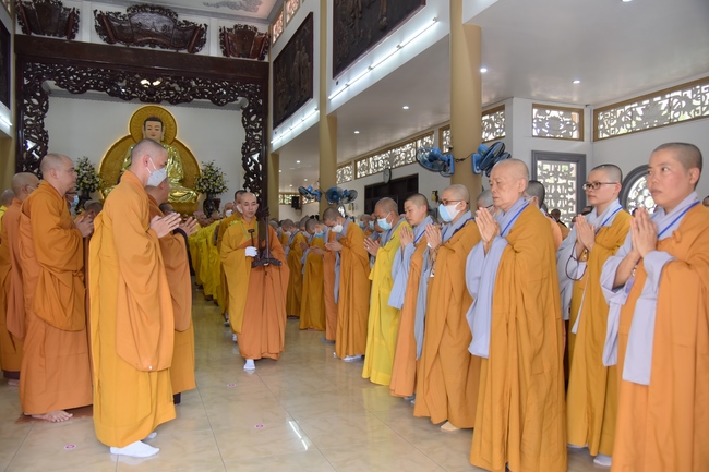Dharma talk “sharing experiences of practicing” by Most Thich Minh Thong - The 97 th Seven-day Retreat