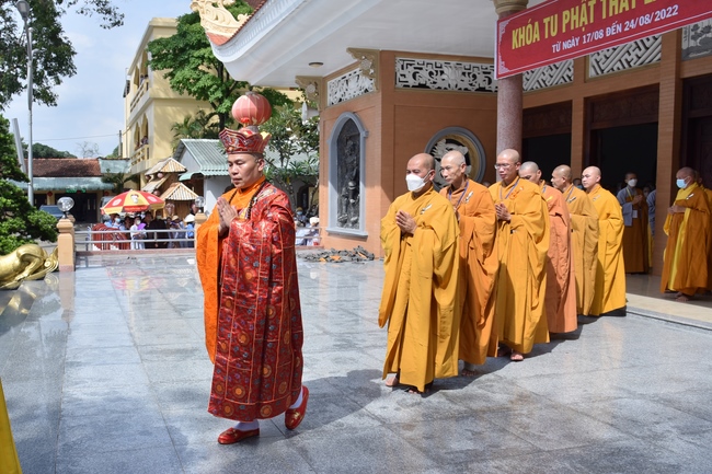 Dharma talk “sharing experiences of practicing” by Most Thich Minh Thong - The 97 th Seven-day Retreat