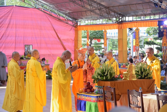 Dharma talk “sharing experiences of practicing” by Most Thich Minh Thong - The 97 th Seven-day Retreat