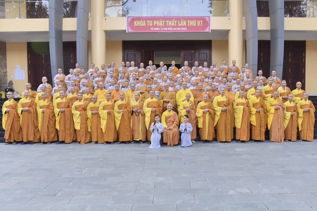Dharma talk “sharing experiences of practicing” by Most Thich Minh Thong - The 97 th Seven-day Retreat