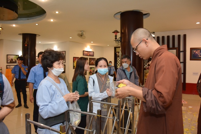 Dharma talk “sharing experiences of practicing” by Most Thich Minh Thong - The 97 th Seven-day Retreat