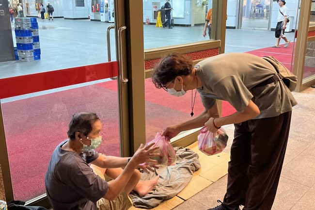 Lingyin Pagoda: Love to give is love that lasts forever