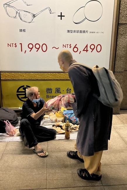 Lingyin Pagoda: Love to give is love that lasts forever