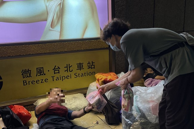 Lingyin Pagoda: Love to give is love that lasts forever