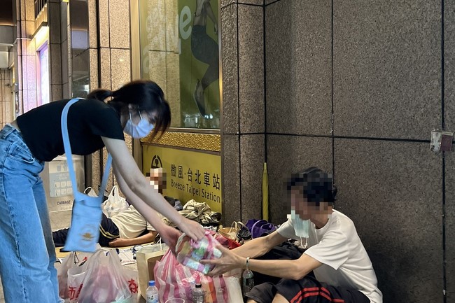 Lingyin Pagoda: Love to give is love that lasts forever