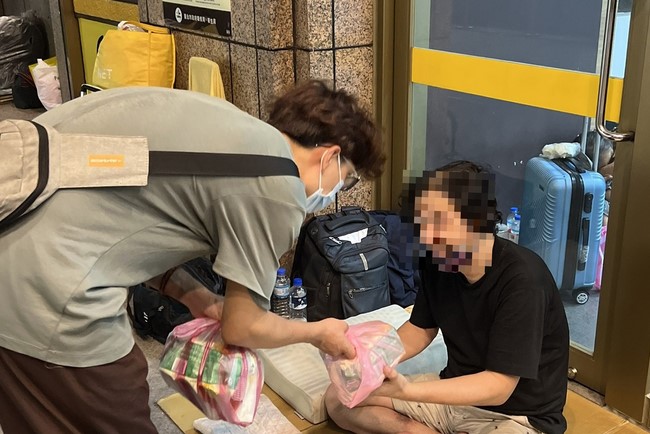 Lingyin Pagoda: Love to give is love that lasts forever