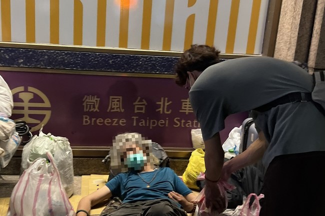 Lingyin Pagoda: Love to give is love that lasts forever