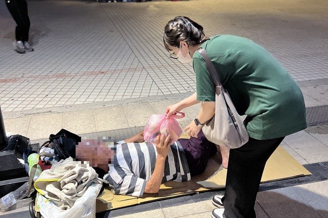 Lingyin Pagoda: Love to give is love that lasts forever