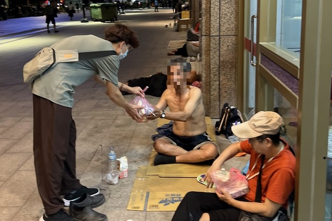 Lingyin Pagoda: Love to give is love that lasts forever