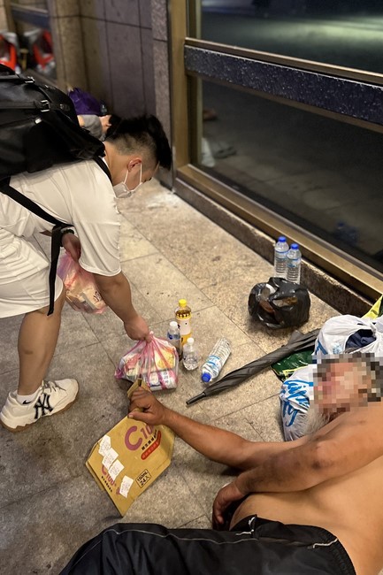 Lingyin Pagoda: Love to give is love that lasts forever