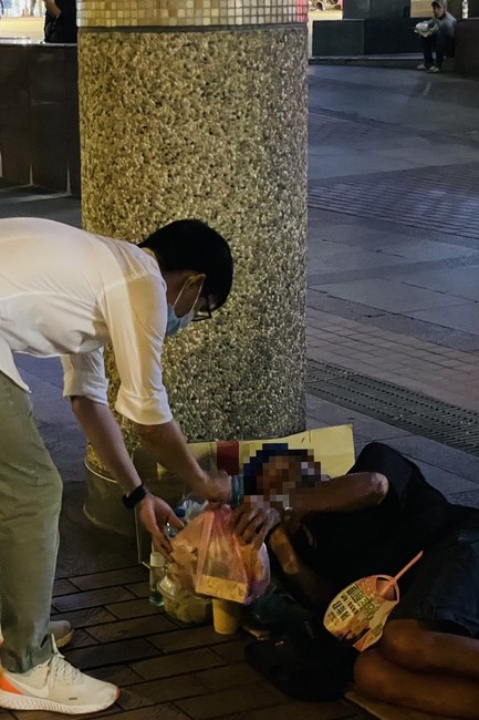 Lingyin Pagoda: Love to give is love that lasts forever