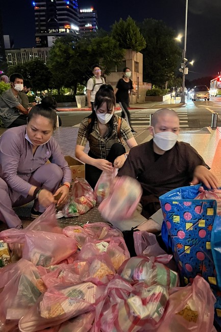 Lingyin Pagoda: Love to give is love that lasts forever