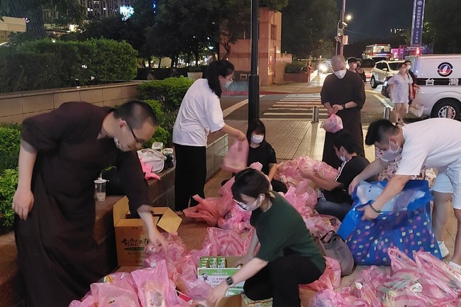 Lingyin Pagoda: Love to give is love that lasts forever