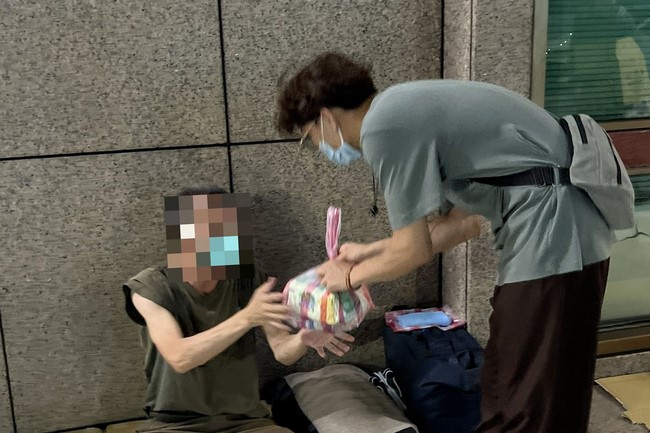 Lingyin Pagoda: Love to give is love that lasts forever