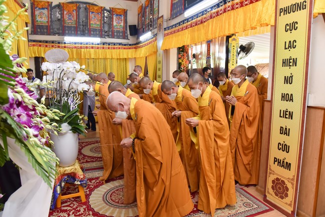 Ritual of visiting and offering homage to the Master of Nuns Thich Nu Nhu Giac
