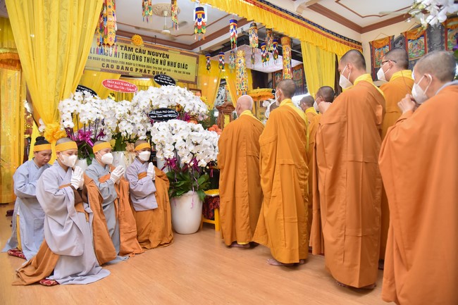 Ritual of visiting and offering homage to the Master of Nuns Thich Nu Nhu Giac