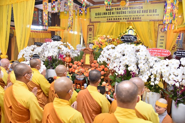 Ritual of visiting and offering homage to the Master of Nuns Thich Nu Nhu Giac
