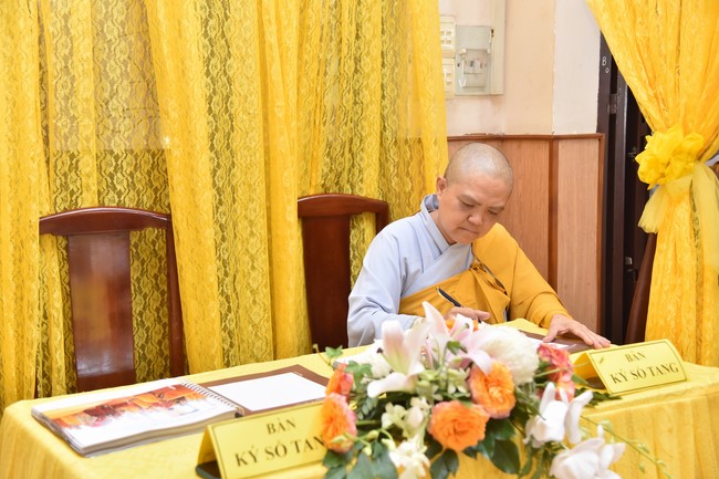 Ritual of visiting and offering homage to the Master of Nuns Thich Nu Nhu Giac